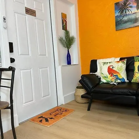 Sleeps 3, Casa Tropical In Miami Apartment Exterior photo