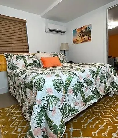 Sleeps 3, Casa Tropical In Miami Apartment Exterior photo