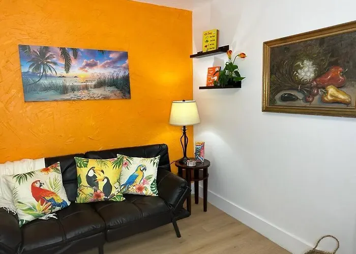 Sleeps 3, Casa Tropical In Miami