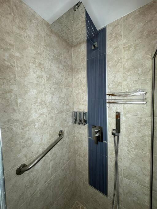 Sleeps 3, Casa Tropical In Appartamento