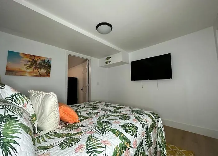 Sleeps 3, Casa Tropical In Miami